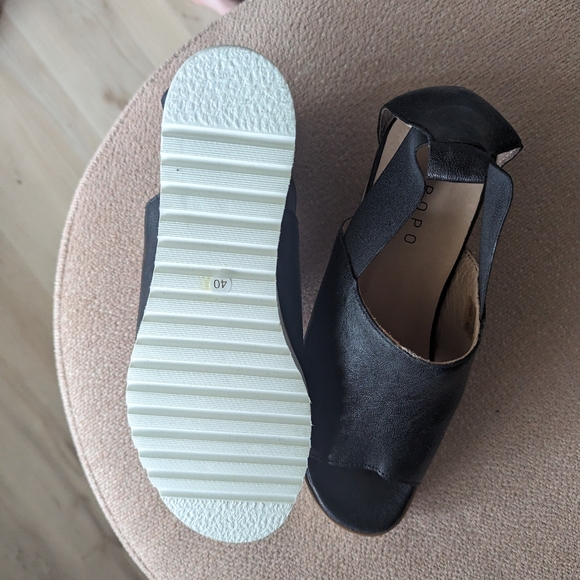 Apropos Wedge Sandals - Size 10 - Picture 4 of 4